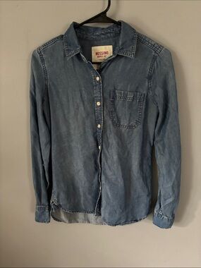 Mossimo Supply Co. Light Blue Washed Denim Button-Up Shirt